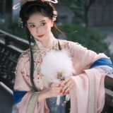 芭蕉影下 · 一袭粉白 宋制第4帧/11·竖幅