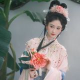 芭蕉影下 · 一袭粉白 宋制第6帧/11·竖幅