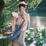 芭蕉影下 · 一袭粉白 宋制第8帧/11·竖幅