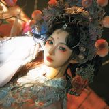 繁花深处，惟闻佩玉轻鸣。