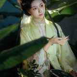 不必去远方，院中即深山。