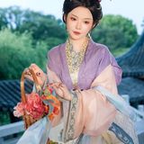 紫气一缕，落在宋人的衣袖上。