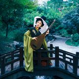 声歇处，风过回廊。