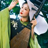 声歇处，风过回廊。