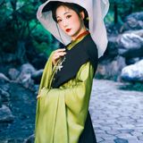 声歇处，风过回廊。