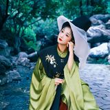 声歇处，风过回廊。