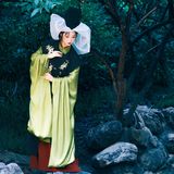 声歇处，风过回廊。