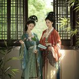 花墙之下，曾有几人经过。
