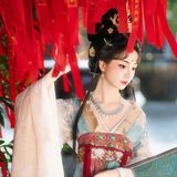 青龙寺的午后，光也放慢了脚步。