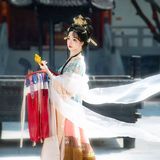 青龙寺的午后，光也放慢了脚步。
