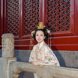 宫墙之内，风都走得轻。