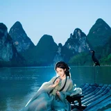 总要拍一次渔舟唱晚｜竹筏夜色的蓝纱汉服写真 第1帧
