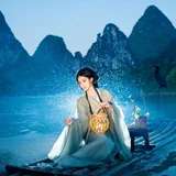 总要拍一次渔舟唱晚｜竹筏夜色的蓝纱汉服写真 第4帧