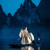 总要拍一次渔舟唱晚｜竹筏夜色的蓝纱汉服写真 第6帧