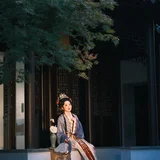 园子很静，人很轻｜江南园林汉服写真 第5帧