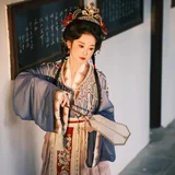 园子很静，人很轻｜江南园林汉服写真 第8帧