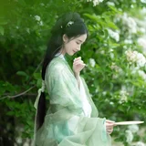 唯愿春日不迟，相逢终有时｜春日绿纱汉服写真 第1帧