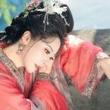 时间煮雨，岁月逢花｜园墙柳影汉服写真 第4帧