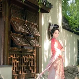 时间煮雨，岁月逢花｜园墙柳影汉服写真 第7帧