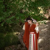 羽衣常带烟霞色｜园林复古汉服写真 第5帧