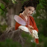 羽衣常带烟霞色｜园林复古汉服写真 第6帧