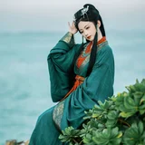 战国袍遇见山海｜墨绿战国袍海边写真 第2帧