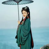 战国袍遇见山海｜墨绿战国袍海边写真 第6帧