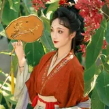 我言秋日胜春朝｜红花园秋日汉服写真 第1帧