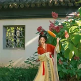 我言秋日胜春朝｜红花园秋日汉服写真 第3帧