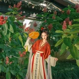 我言秋日胜春朝｜红花园秋日汉服写真 第5帧