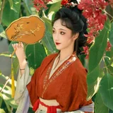 我言秋日胜春朝｜红花园秋日汉服写真 第10帧