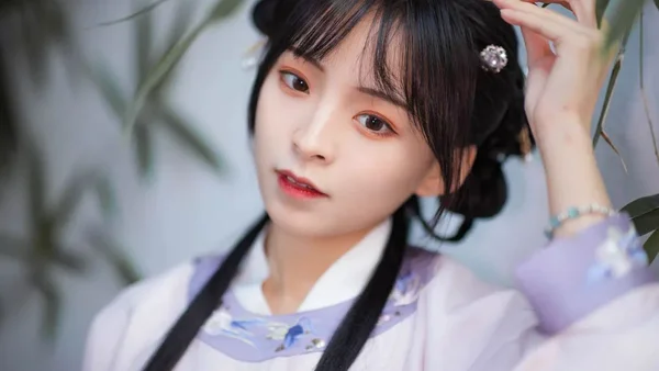汉服摄影|袅娜少女羞，岁月无忧愁。