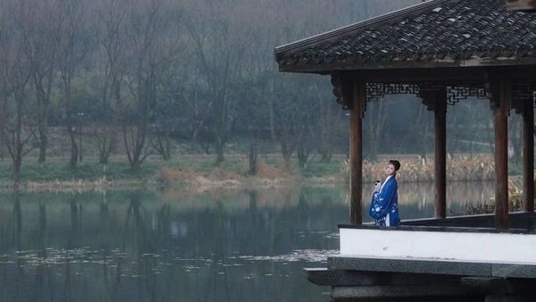 汉服摄影｜却道晚风凉，沉吟故梦乡