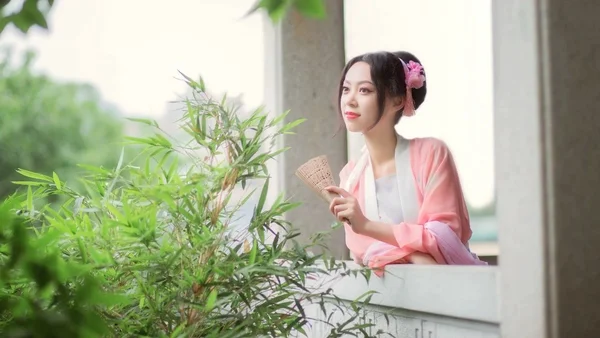午后轻阳下，旧时光的美人