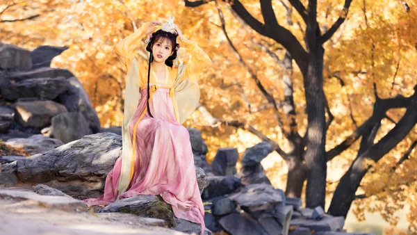 汉服人像|山有木兮木有枝~颐和园后湖秋景
