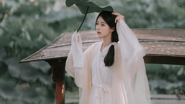 汉服摄影120期|空濛入荷：素影与清漪的诗章