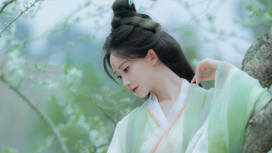 汉服|簪花踏青，折枝江南春色