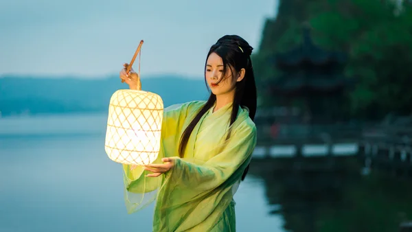 西湖夜韵·青衫执灯录