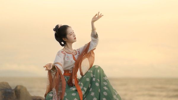 汉服霓裳·海畔沙岸的东方诗意