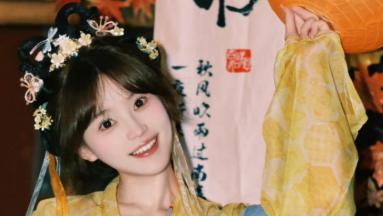 少女秋夜嬉游记：灯影阑珊处的佳人