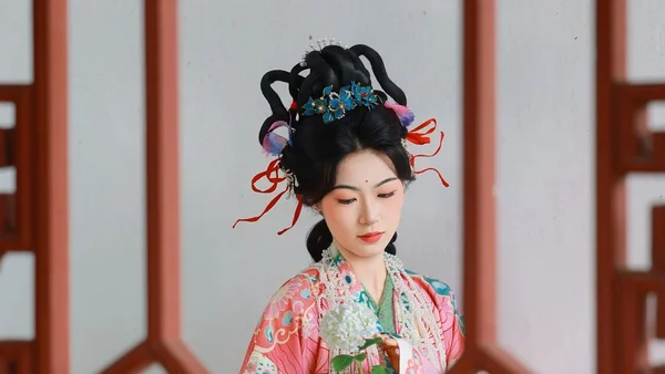 【汉服写真】瑶池仙子：本是天上客，误落人间作仕女