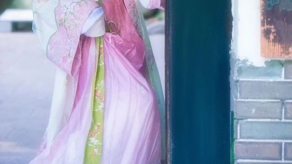 烟雨江南｜汉服写真定格水墨意境