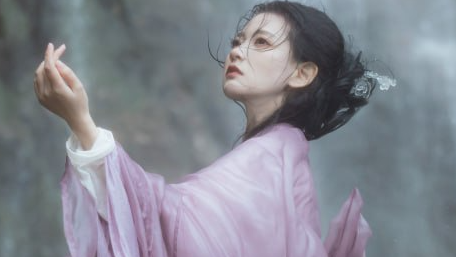 樱花汉服写真 | 樱舞蝶衣：蓝色纱衣的春日梦境