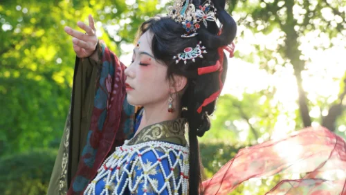 【汉服写真】百转不回：一袭罗衣千回折，终是人间自在身