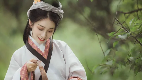 陌上桑：翡翠襦裙采桑女，千古罗敷入画来