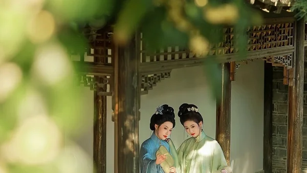 【汉服写真】桂花落满肩 · 秋色正当时