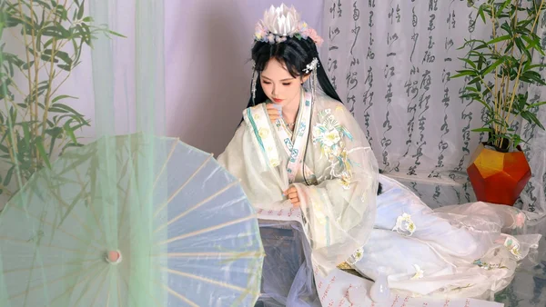 假如我是李清照｜历史人物汉服仿拍写真
