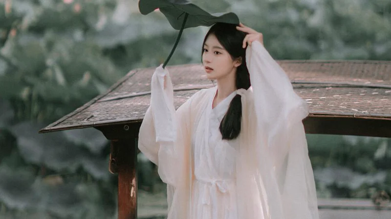 汉服摄影120期|空濛入荷：素影与清漪的诗章