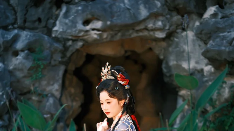 园子很静，人很轻｜江南园林汉服写真