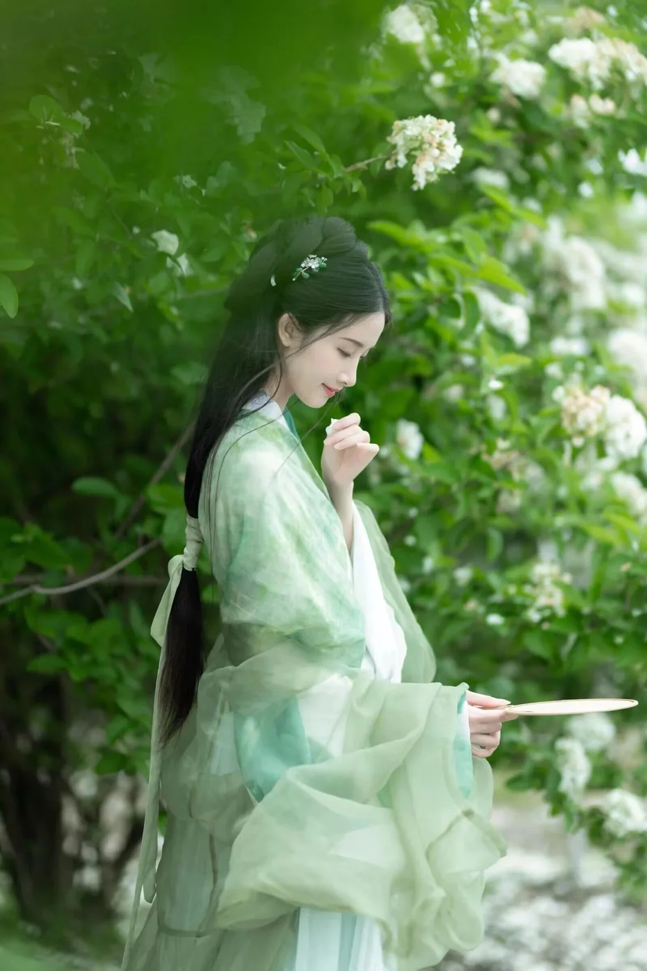 唯愿春日不迟，相逢终有时｜春日绿纱汉服写真 第1帧